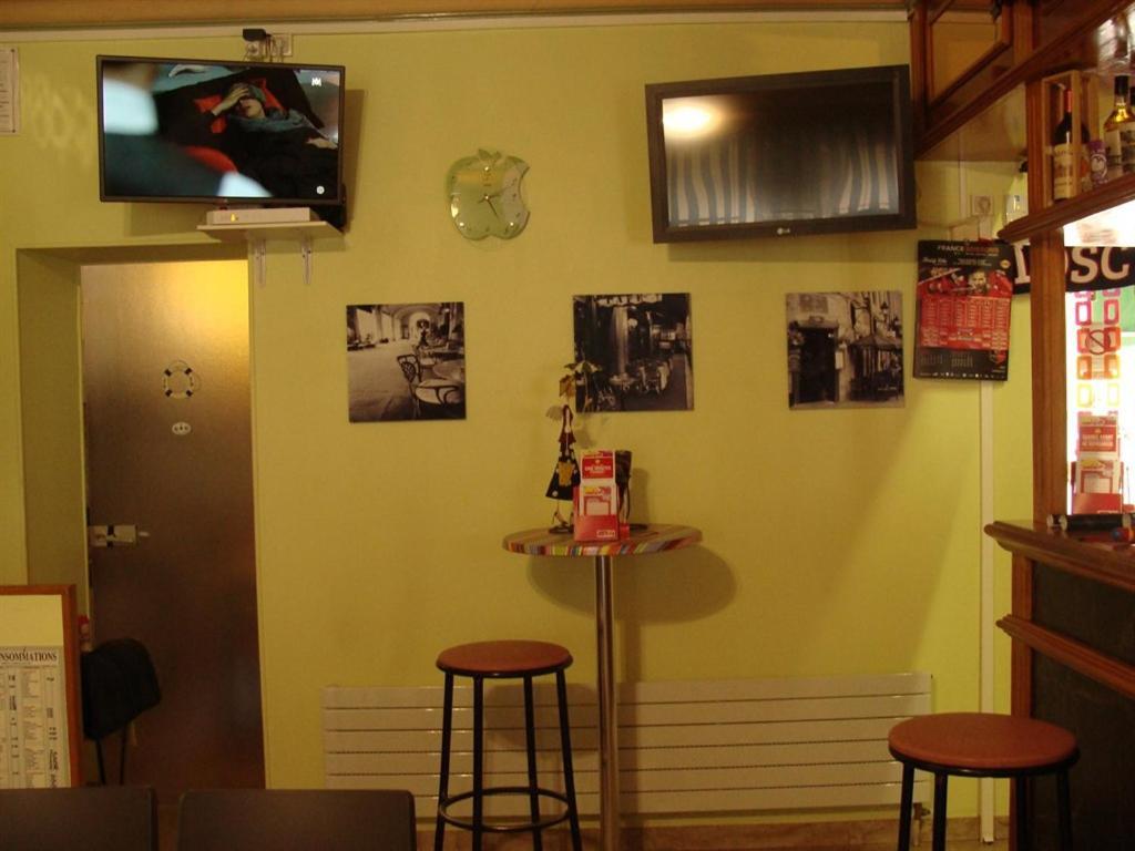 Hotel Le Flaubert Fougères エクステリア 写真