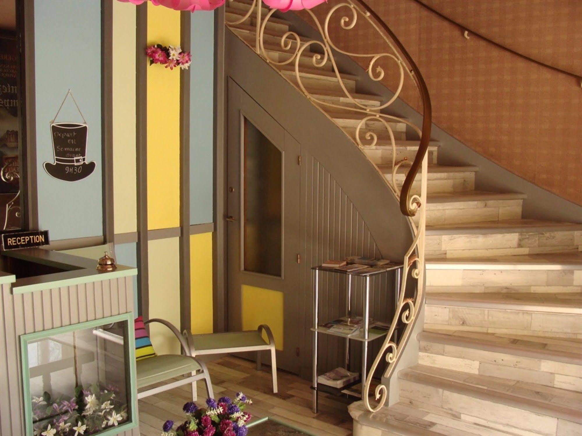 Hotel Le Flaubert Fougères エクステリア 写真